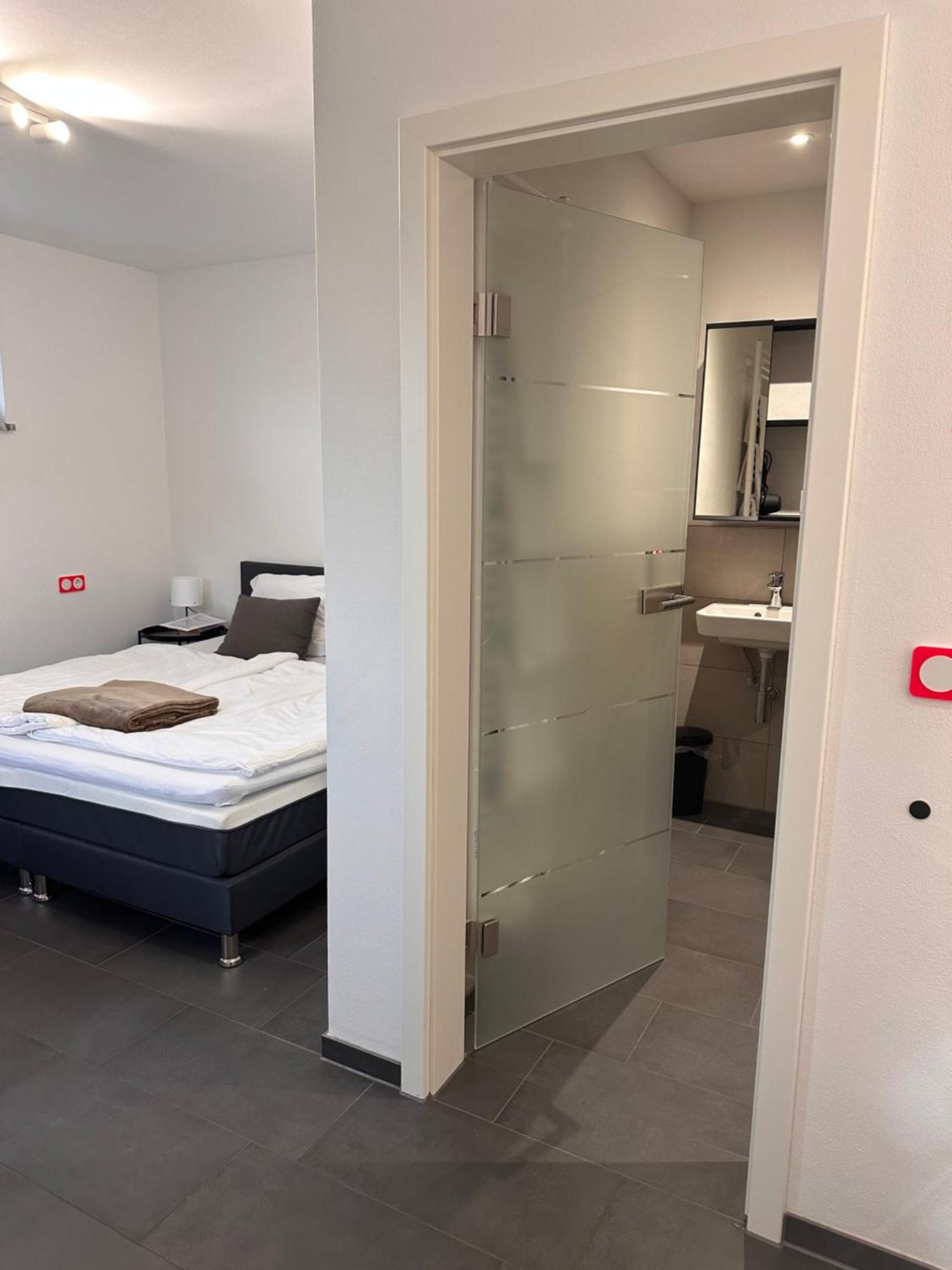 Ferienzimmer Frank, Self-Check-In Nach 21Uhr Niederalteich Exterior foto