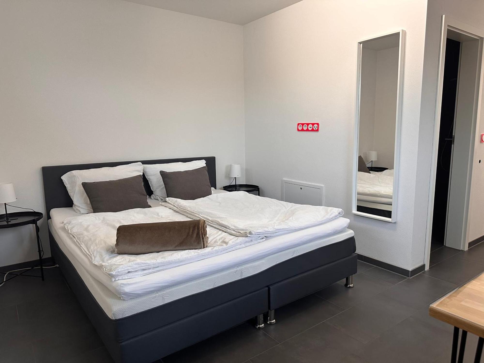 Ferienzimmer Frank, Self-Check-In Nach 21Uhr Niederalteich Exterior foto